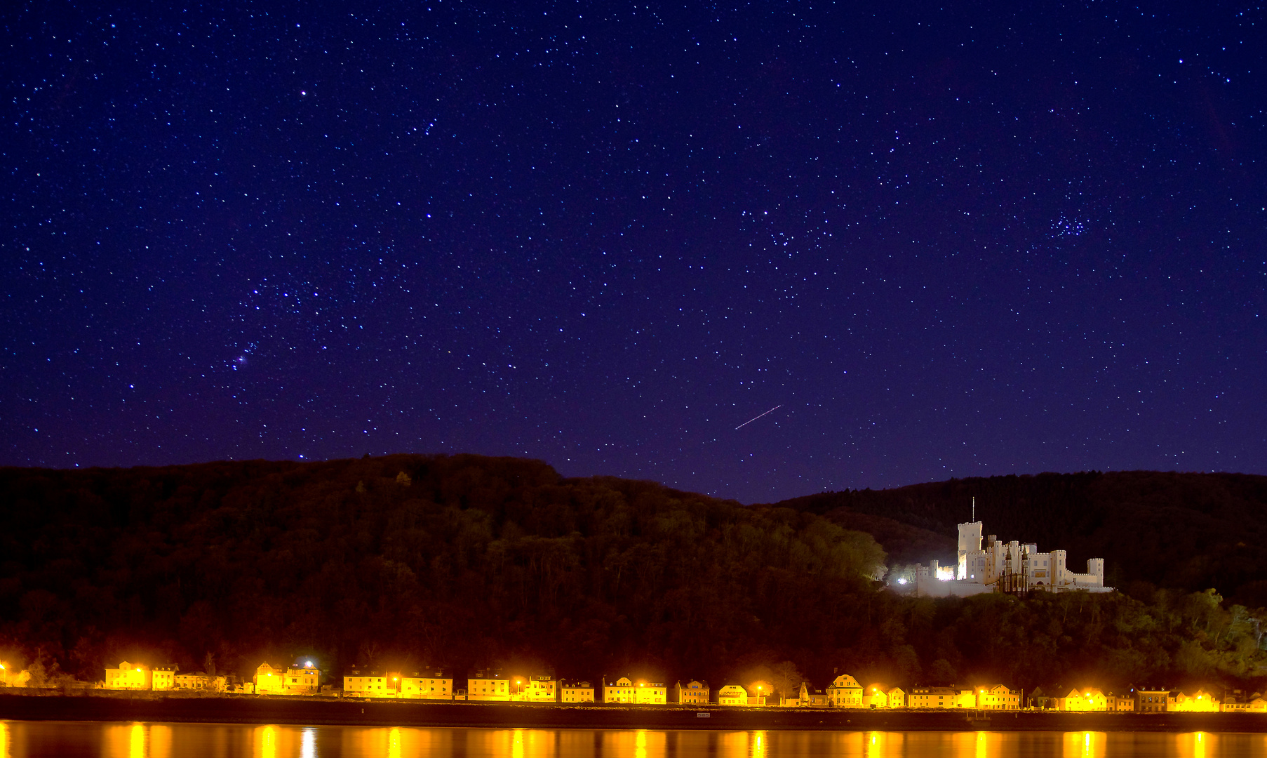 Orion, Hyaden und Plejaden über Koblenz-Stolzenfels