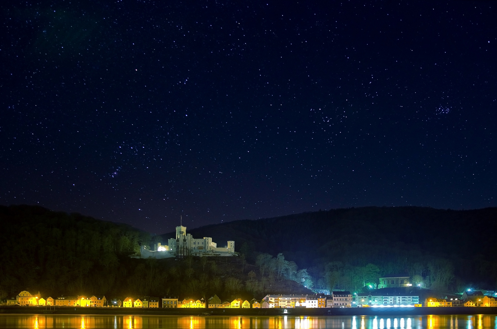 Orion, Hyaden und Plejaden über Stolzenfels.