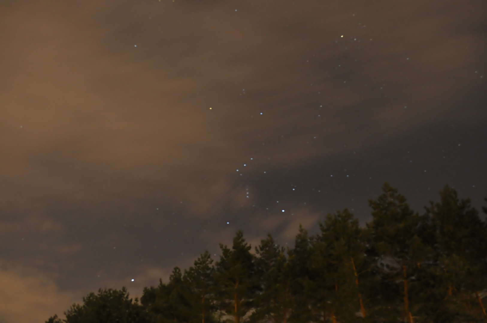 Orion mit Wolken