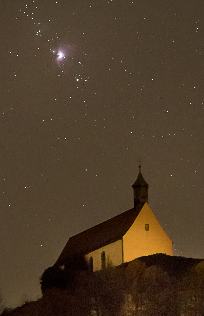 Orion Nebel M42 über der Wurmlinger Kapelle