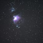 Orion Nebel M42/43 und zwei geostationäre Satelliten