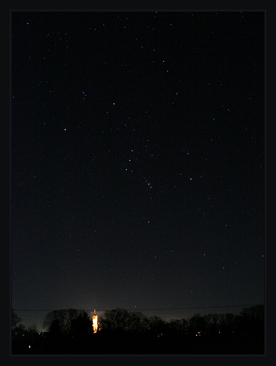 Orion über den Dächern