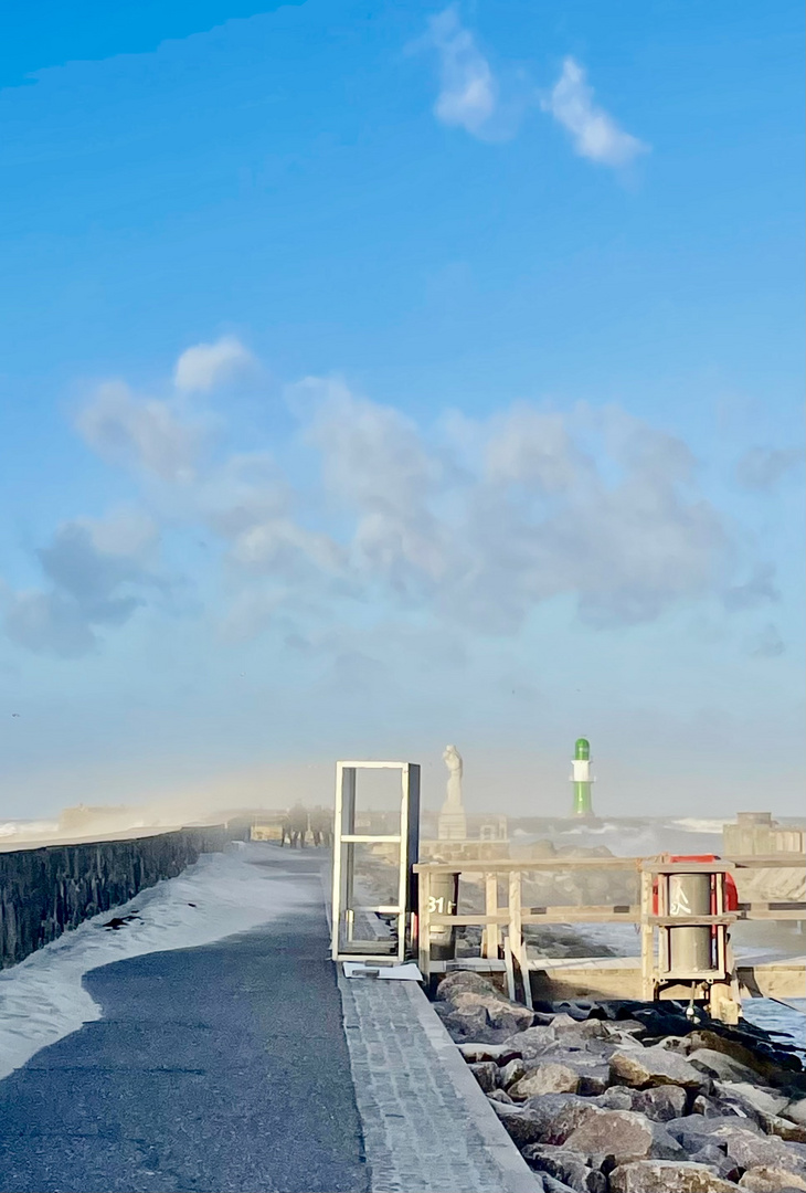 Orkan und Sandsturm - in Rostock Warnemünde