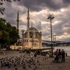 Ortaköy Moschee mit Blick auf die Bosphorusbrücke