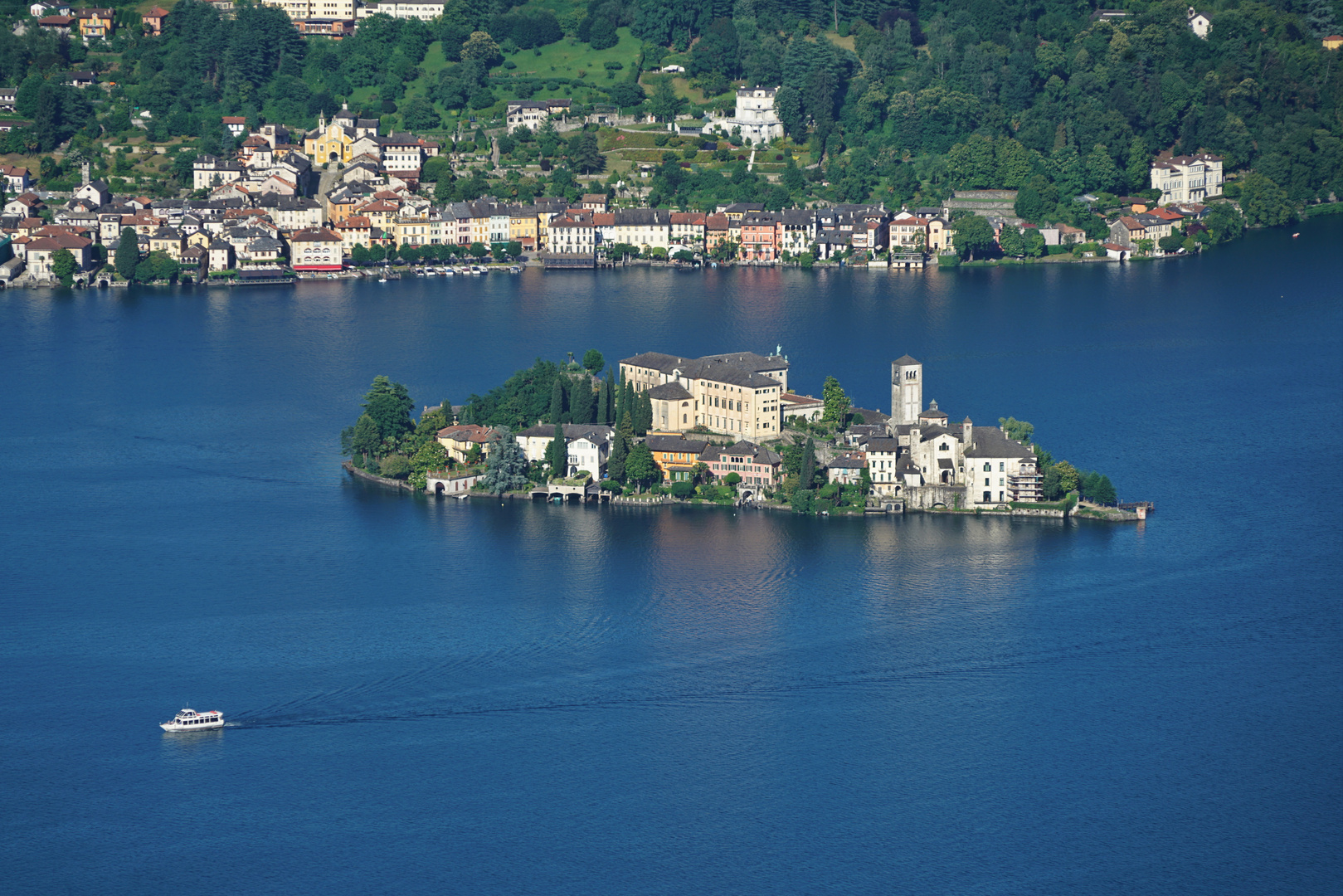 Ortasee mit Insel