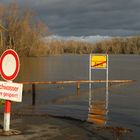 Ortausfahrt Zons unter Wasser