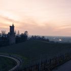 - Ortenberger Schloss und das Rheintal im Sonnenuntergang -