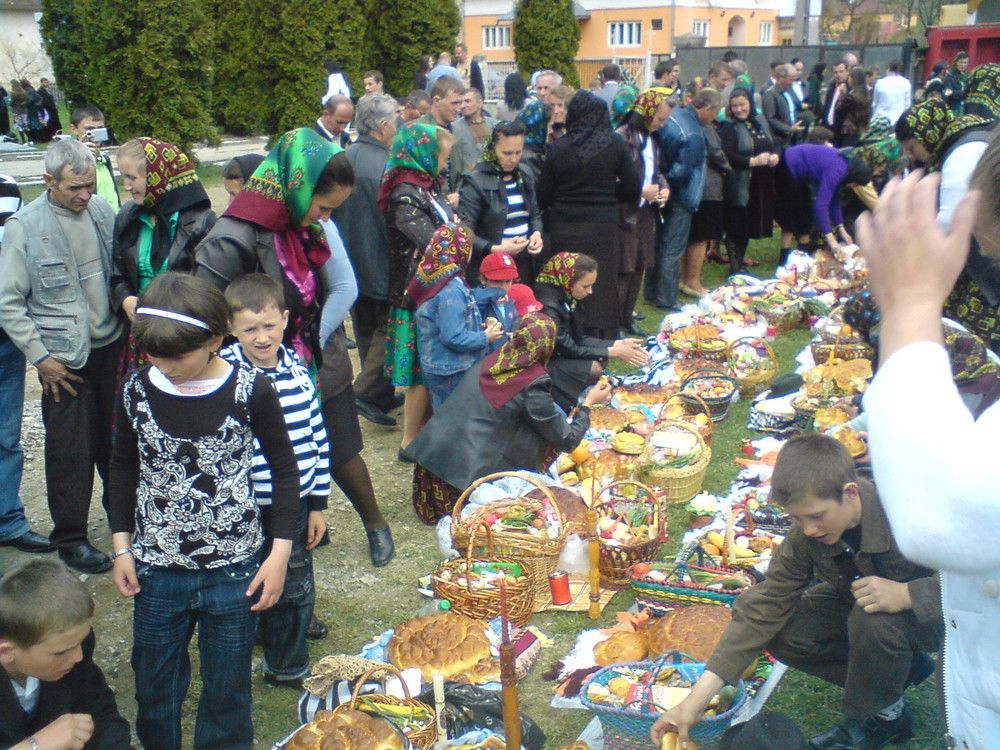 Orthodoxes Osterfest der Ruthenen (Rumänien, Karparten), Segnung der Speisen