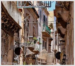 ortigia-via cavur uno dei tanti vicoli