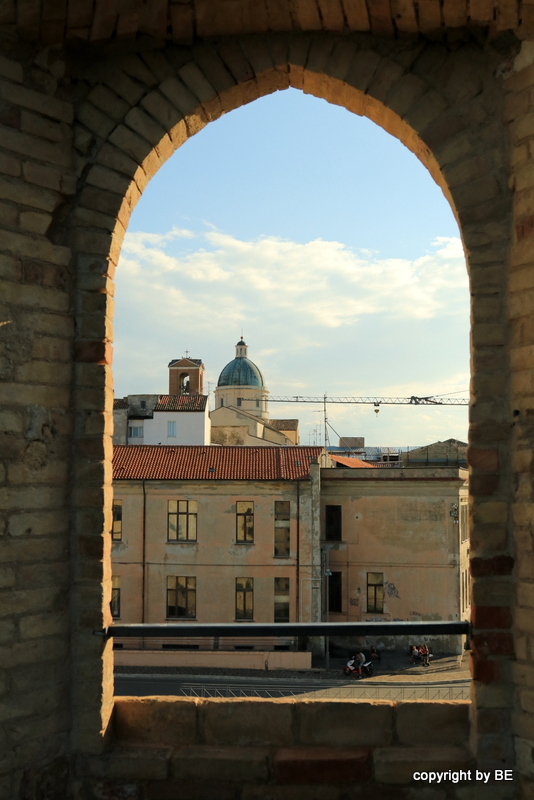 Ortona - Blick durchs Fenster