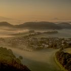 Ortschaft im Morgengrauen in HDR