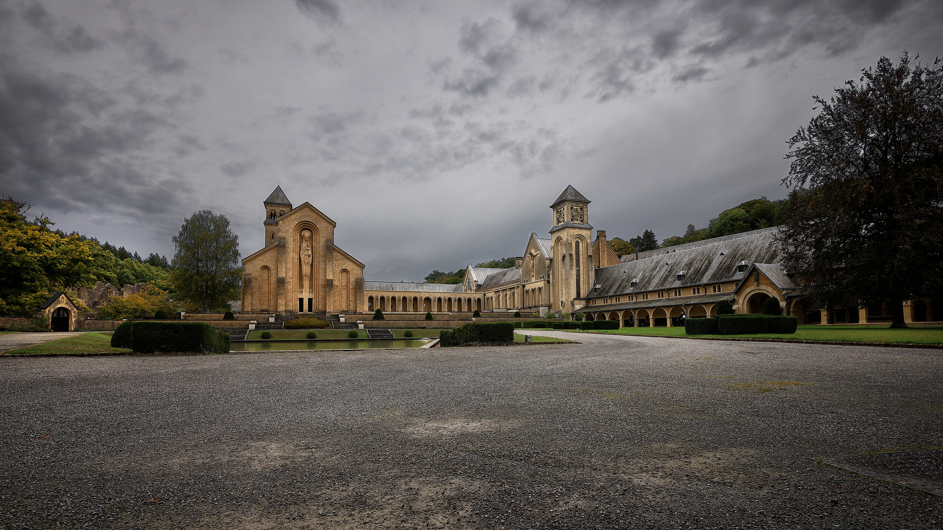 Orval, la cour des retraitants