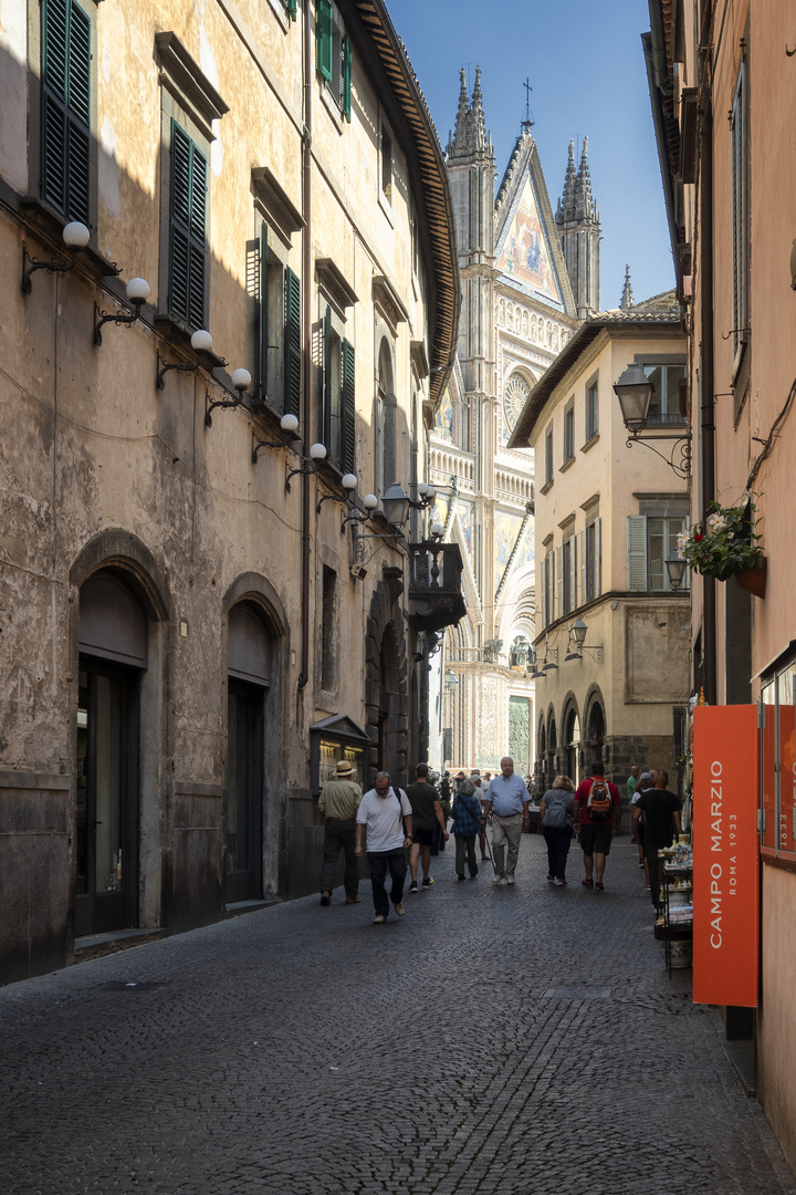 Orvieto, strada verso il duomo