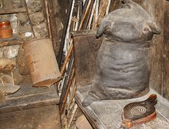 Os Ancares: pellejo en una palloza de Piornedo