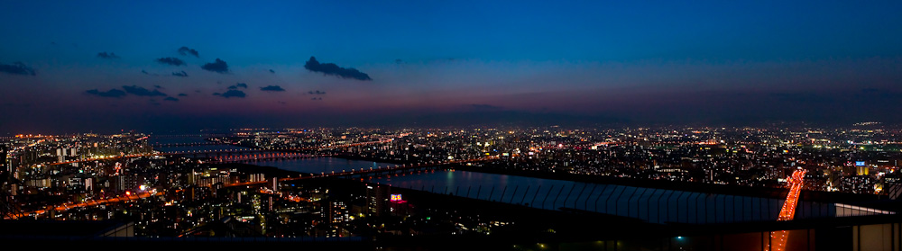 Osaka (JP) bei Nacht