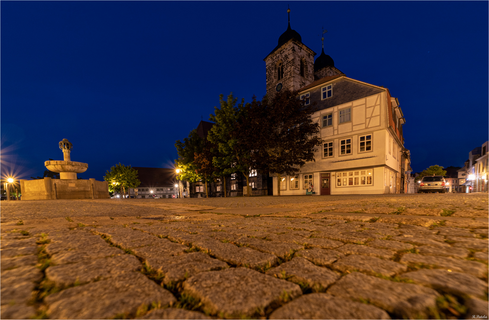 Oschersleben am Freitag Abend Foto & Bild kirche, nachtaufnahme
