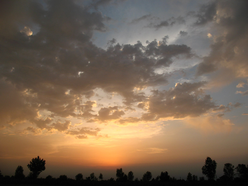 oscuro tramonto