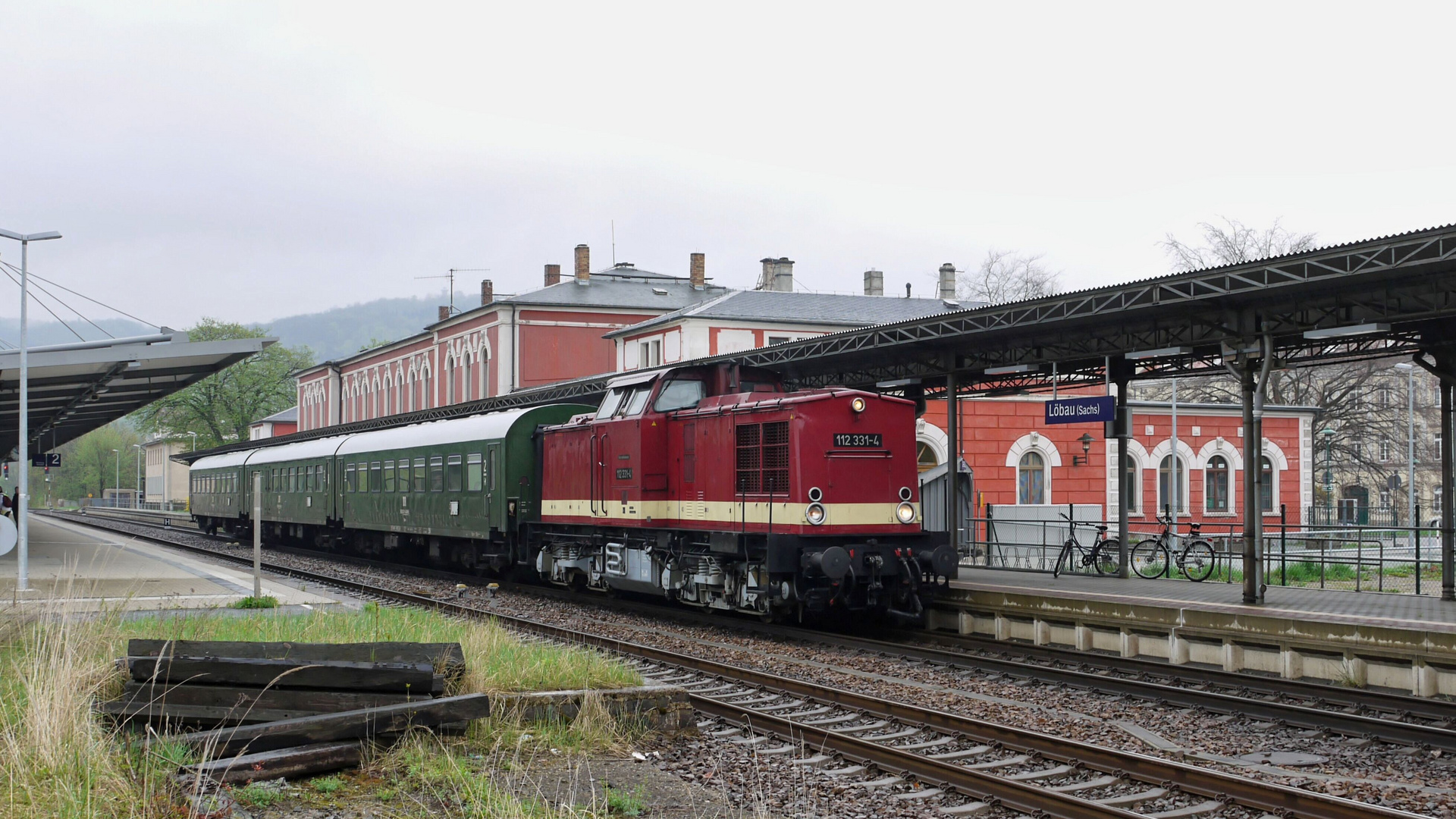 OSEF-Lok 112 331 mit Sonderzug in Löbau