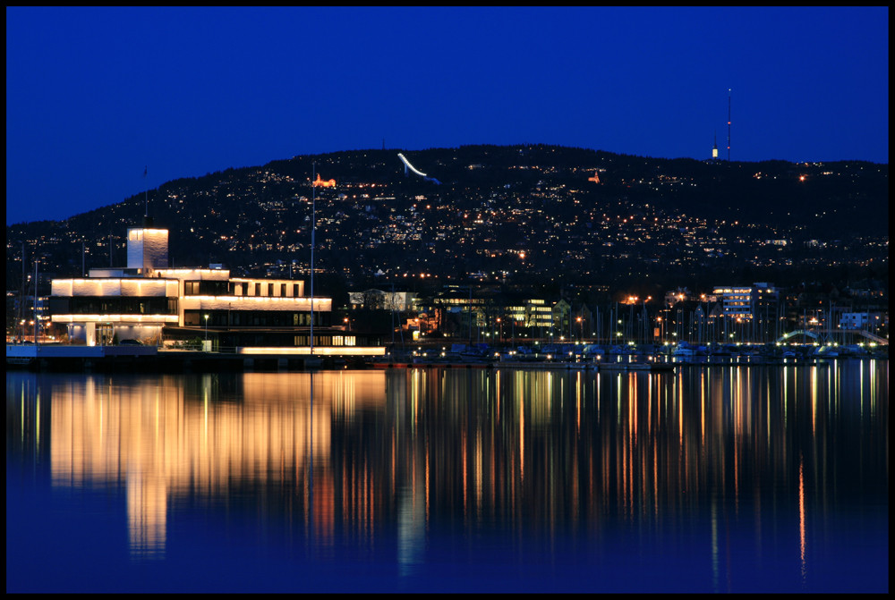 Oslo by night