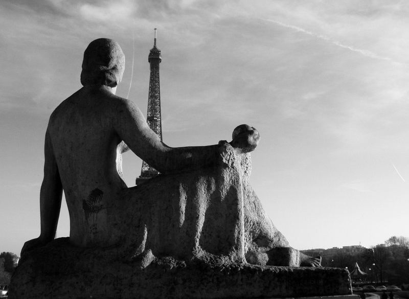 osservando la tour eiffel...