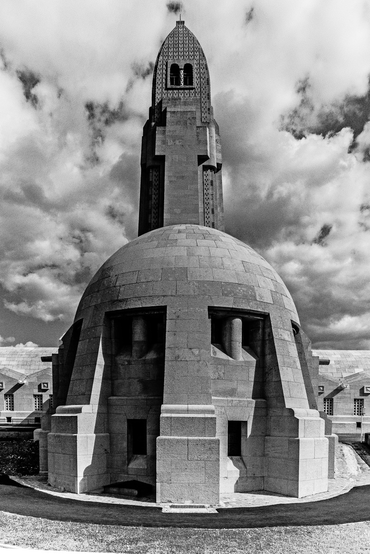 ossuaire douamont, verdun, france