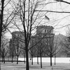 Ost und West 1980. Die Mauer und das Reichstagsgebäude.