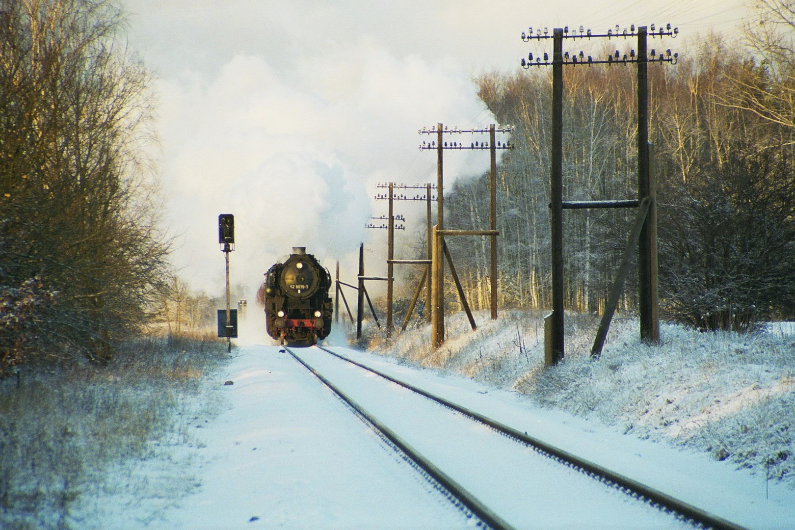 Ostbahn mit 52 8079