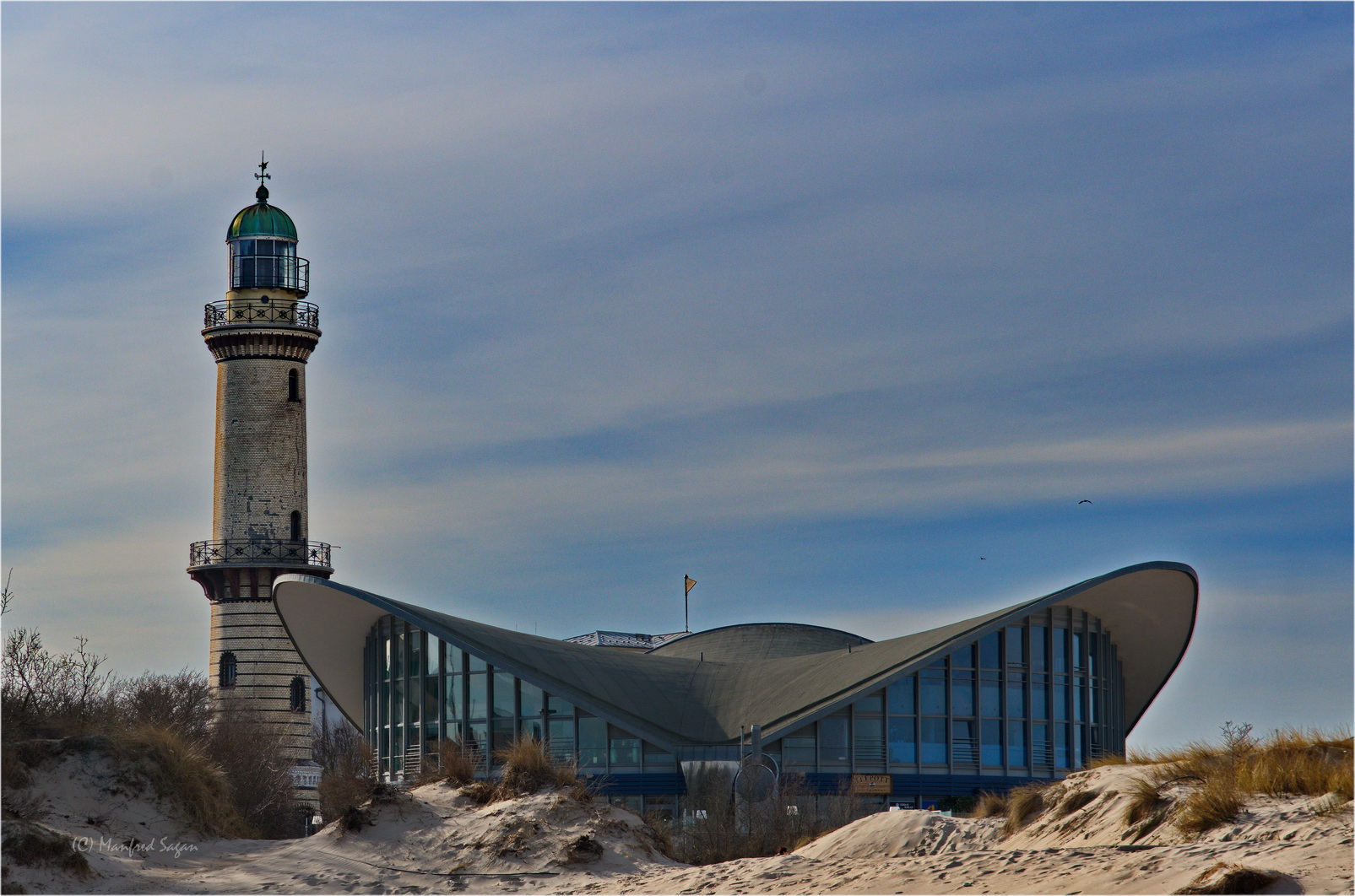 Ostdeutsche Architektur - der Teepott in Warnemünde...