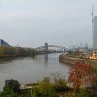 Ostend: Deutschherrnbrücke mit EZB von der neuen Mainbrücke aus