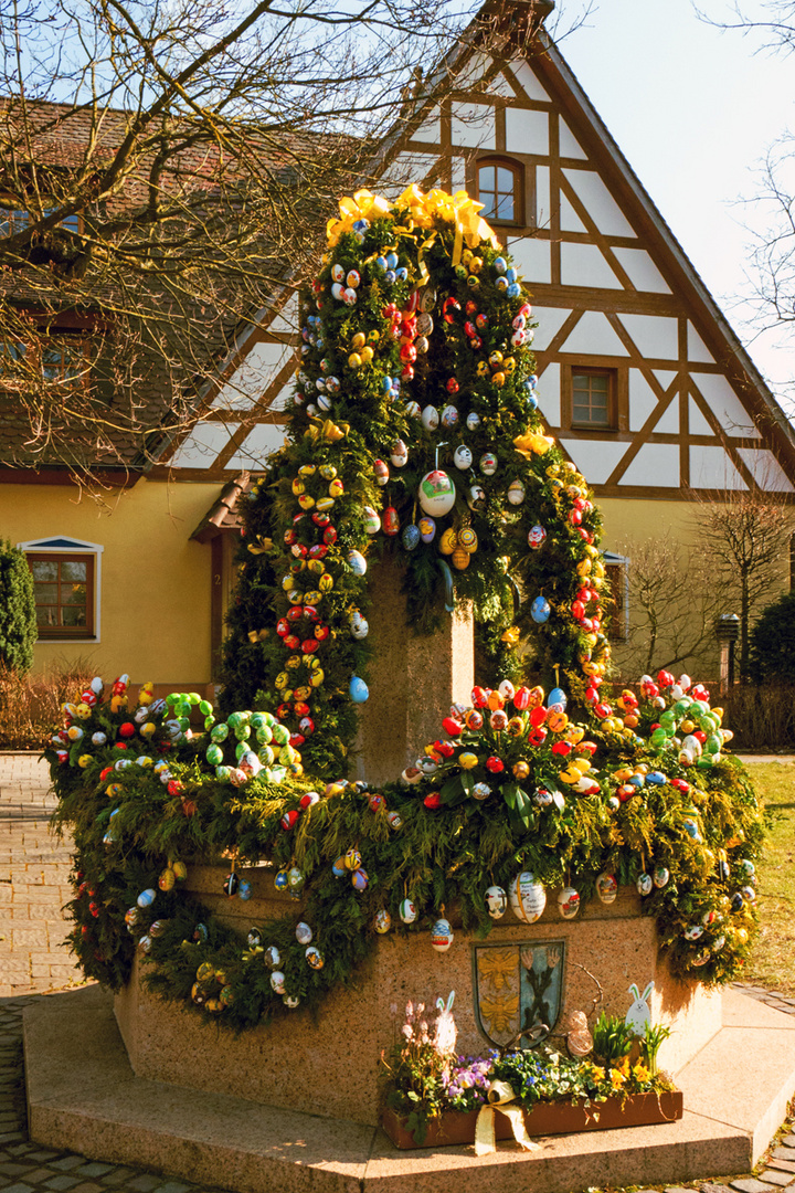 Osterbrunnen am Palmsonntag