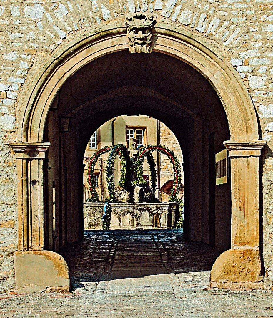 Osterbrunnen im Schloss