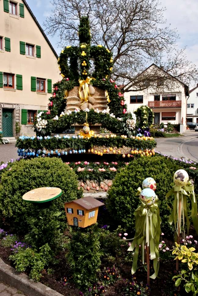 Osterbrunnen in Leinburg