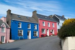 Ostereierbunte Häuser in Eyeries -Beara Peninsula