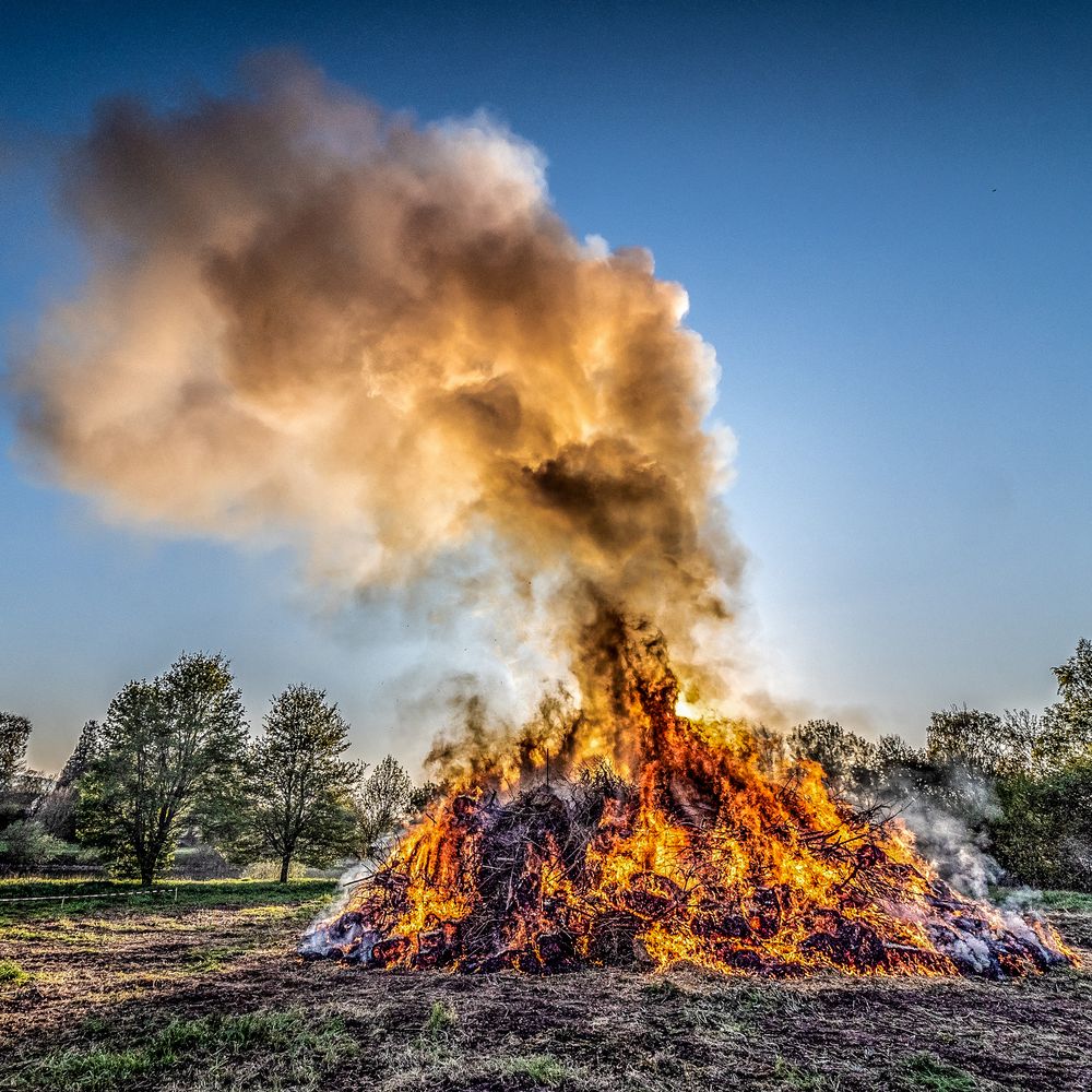 Osterfeuer Foto &amp; Bild | reportage dokumentation, events ...