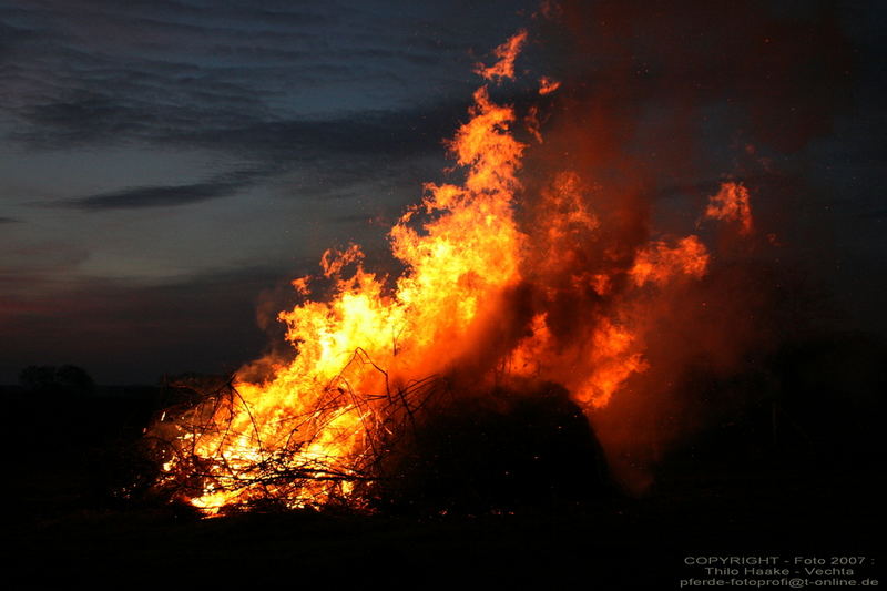 Osterfeuer 2007 (1) .....