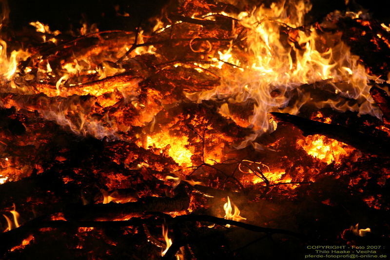 Osterfeuer 2007 (2) .....