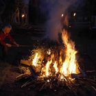 Osterfeuer 3: Gewagte Annäherung