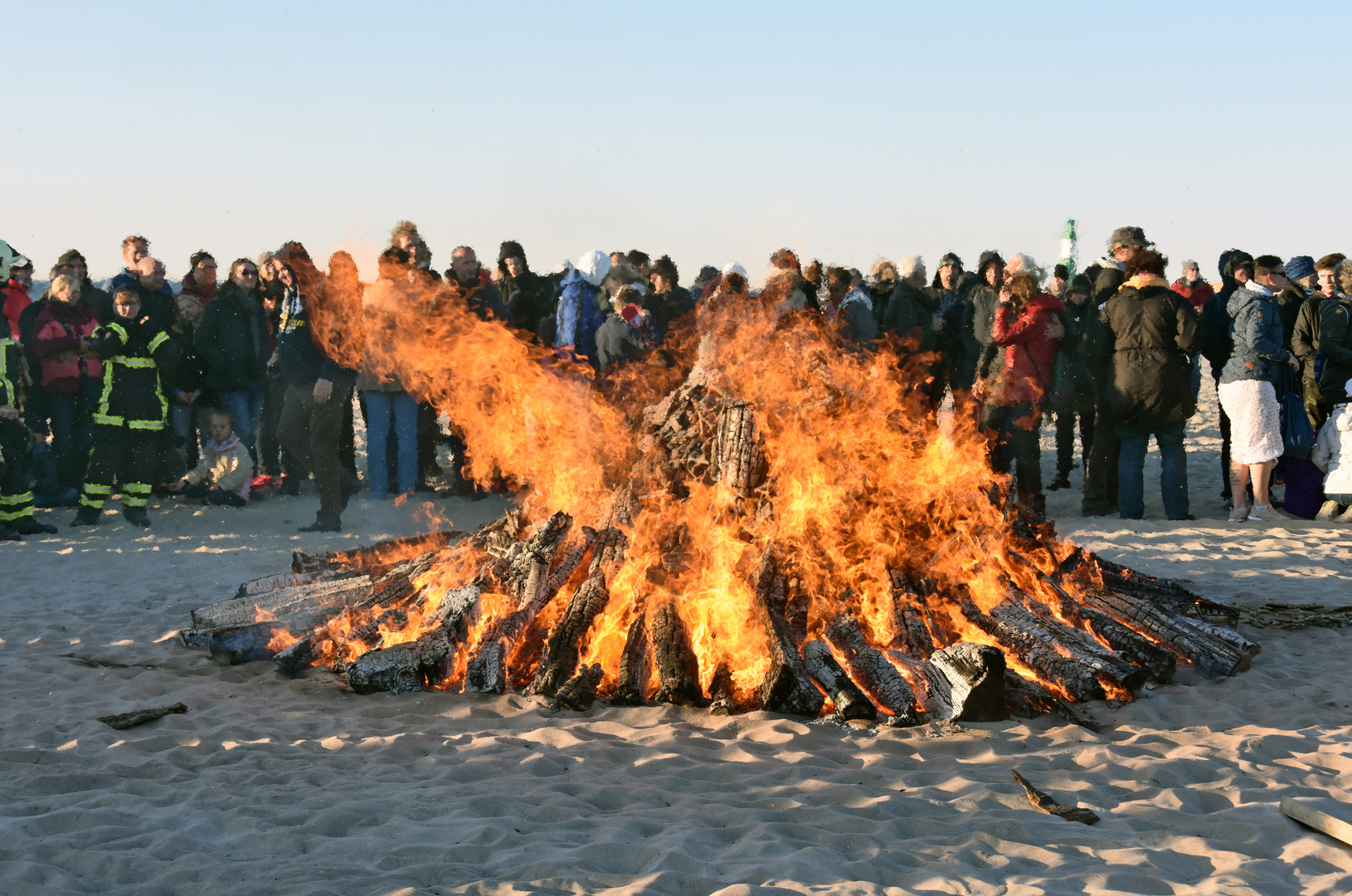 Osterfeuer am Ostersonnabend 2019 in Warnemünde