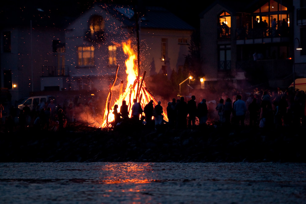 Osterfeuer am Strand von Blankenese