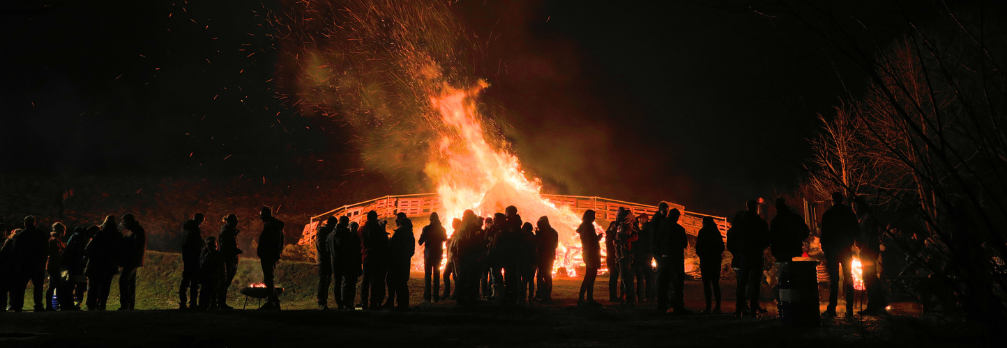 Osterfeuer an der Unstrutquelle Kefferhausen am Karsamstag 31.03.2018