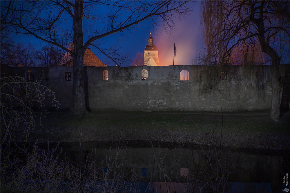 Osterfeuer auf der Wasserburg Egeln (2)