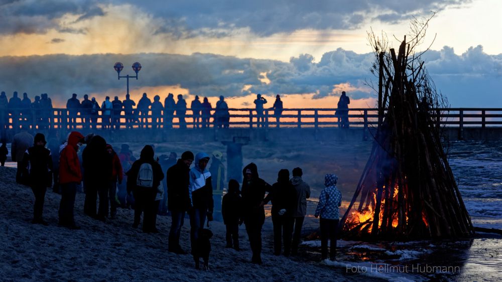 OSTERFEUER AUS DEM ARCHIV