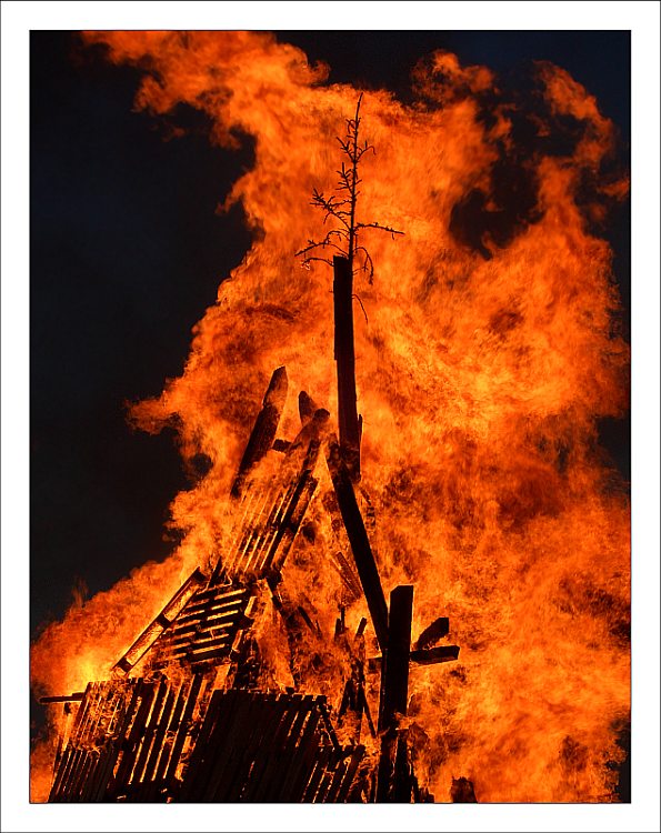 """ Osterfeuer """