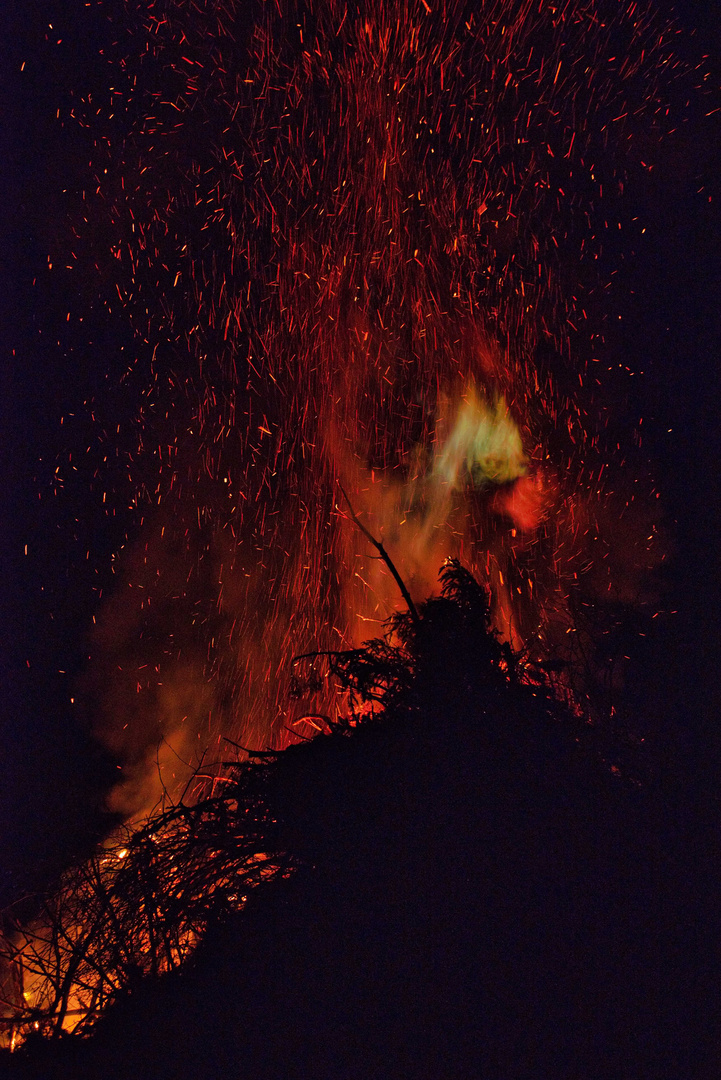 Osterfeuer bei mir im Ort