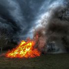 Osterfeuer bei schlechtem  Wetter 