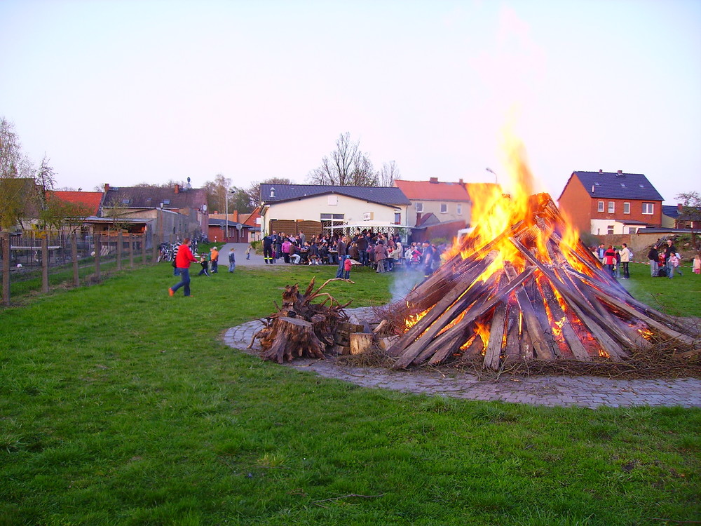 Osterfeuer (Dank an die Feuerwehr Lenzen)