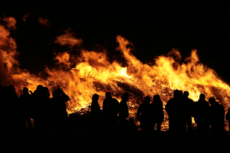 Osterfeuer - Freue Ostern