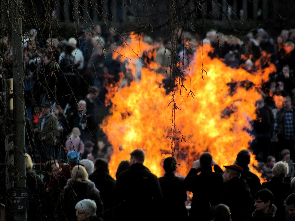 Osterfeuer III