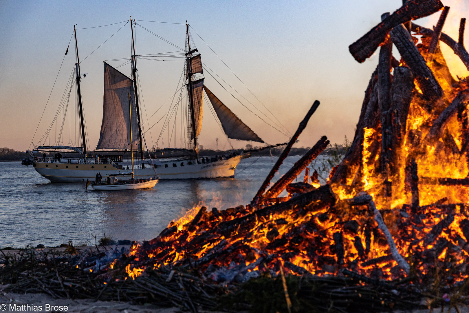 Osterfeuer in Blankenese