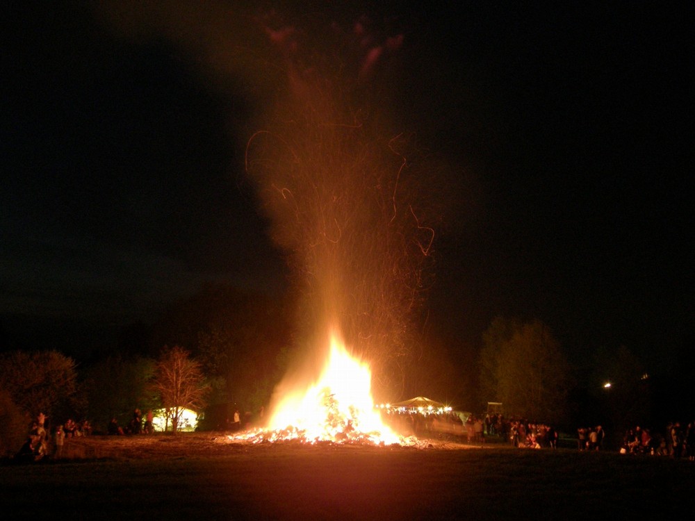 Osterfeuer in Eichenberg-Dorf 2009